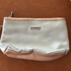 Selling because I have too many bags.